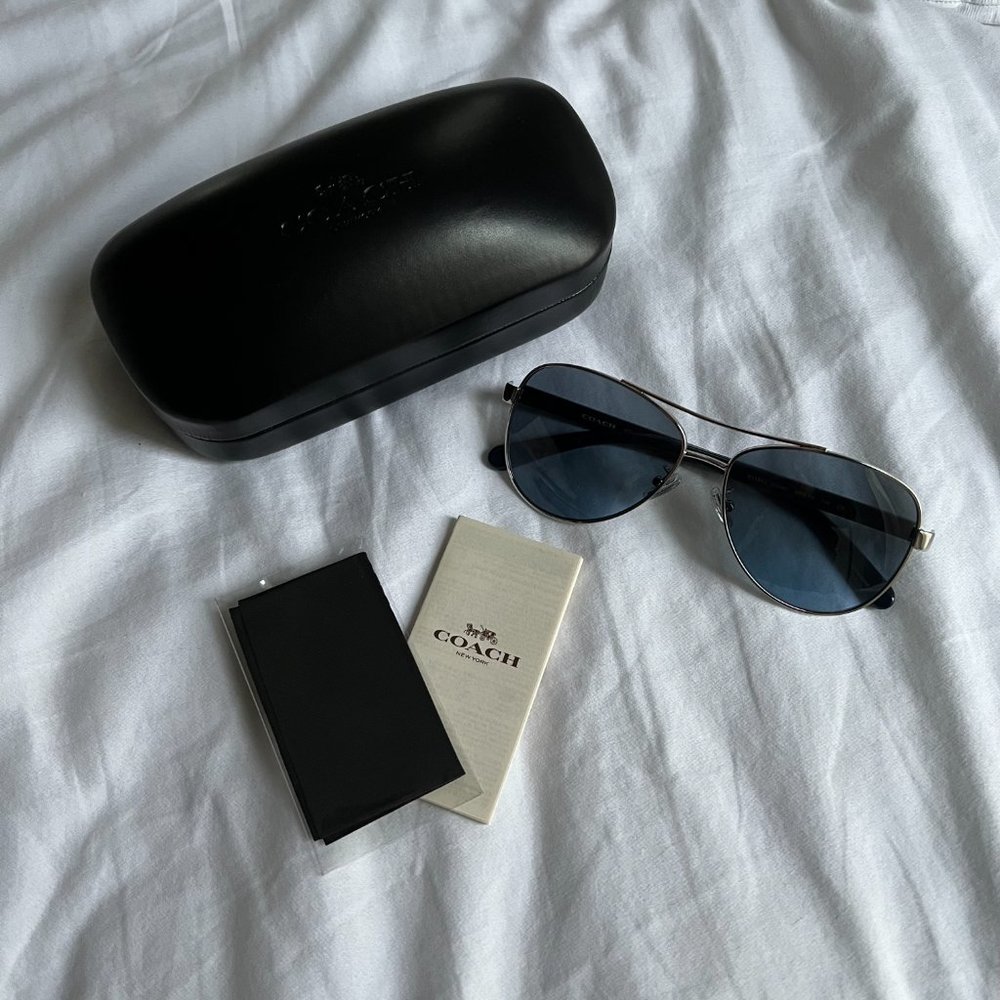 Coach Outlet Horse And Carriage Men's Pilot Sunglasses